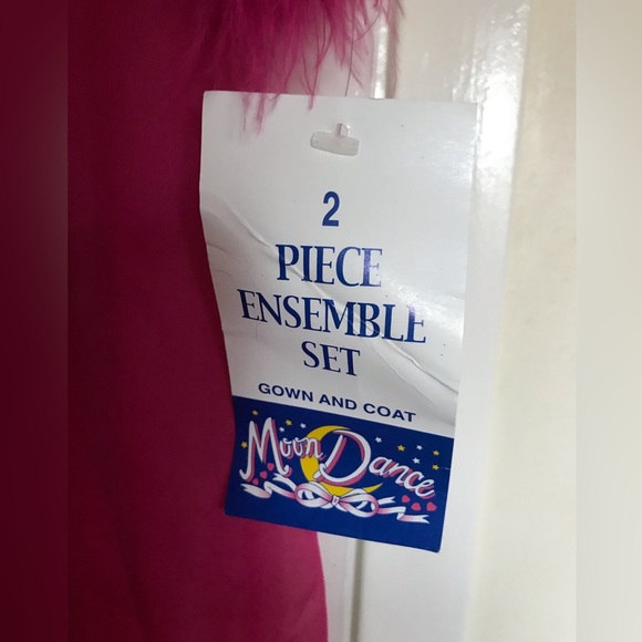 Moon Dance ,size S, 2piece Ensemble set , gown & coat , silky hot red color - Picture 15 of 16